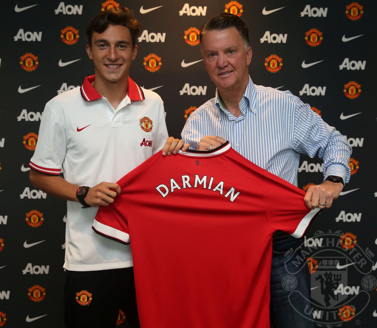 ManUtd's tweet photo. Read a transcript of Matteo Darmian's first #MUTV interview: http://t.co/W38Cljg3am http://t.co/479rwIj1VC