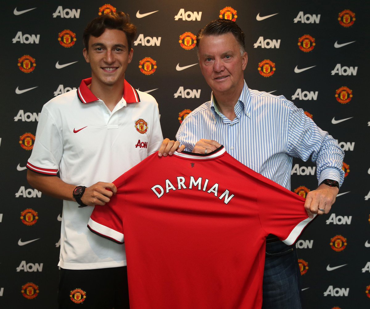 SuperSportTV's tweet photo. Manchester United have completed the signing of Italian fullback Matteo Darmian -> http://t.co/VwmCszf2ZX #SSFootball http://t.co/TUNYcrYw9Z