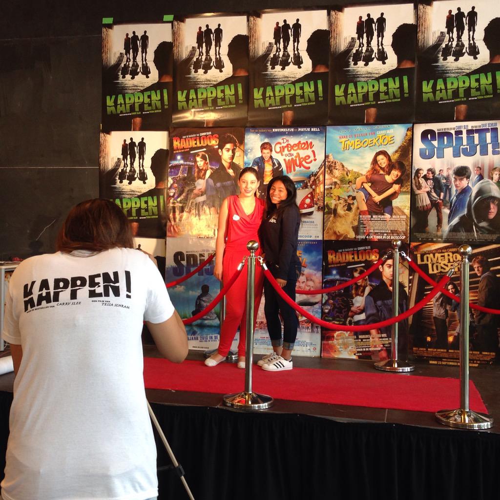 Kappen_de_Film's tweet photo. Op de #RodeLoper op het #AuditieEvent van #kappendefilm http://t.co/i9kvSgxTWL