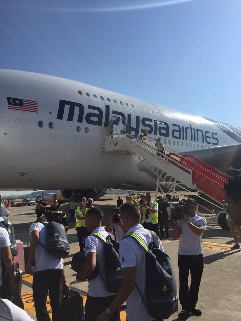 ToniKroos's tweet photo. Scheint ein längerer Flug zu werden... http://t.co/dFi8CImbLq