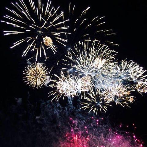 mrk_1_126's tweet photo. .

なぁ、今夜の花火大会

[右固定 隣有 不思議ちゃん 個室]

うちと一緒に見に行かへん？

#RTしたnrさんbotさんフォローする http://t.co/AwJFexOnAF