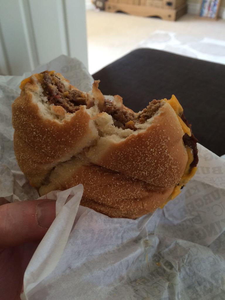 ian_brown87's tweet photo. @mattdales87 @jasertheacer @eyebrowstim @Mikey_Stephens @will_denny15 @Matty_Tudor #breakfast http://t.co/h1SxUiZKru