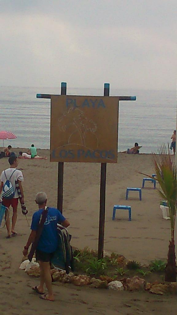 mociconas's tweet photo. @lospacosellevan las mositas marcando territorio!!! Tarde vais!!! http://t.co/FYYT9AL415
