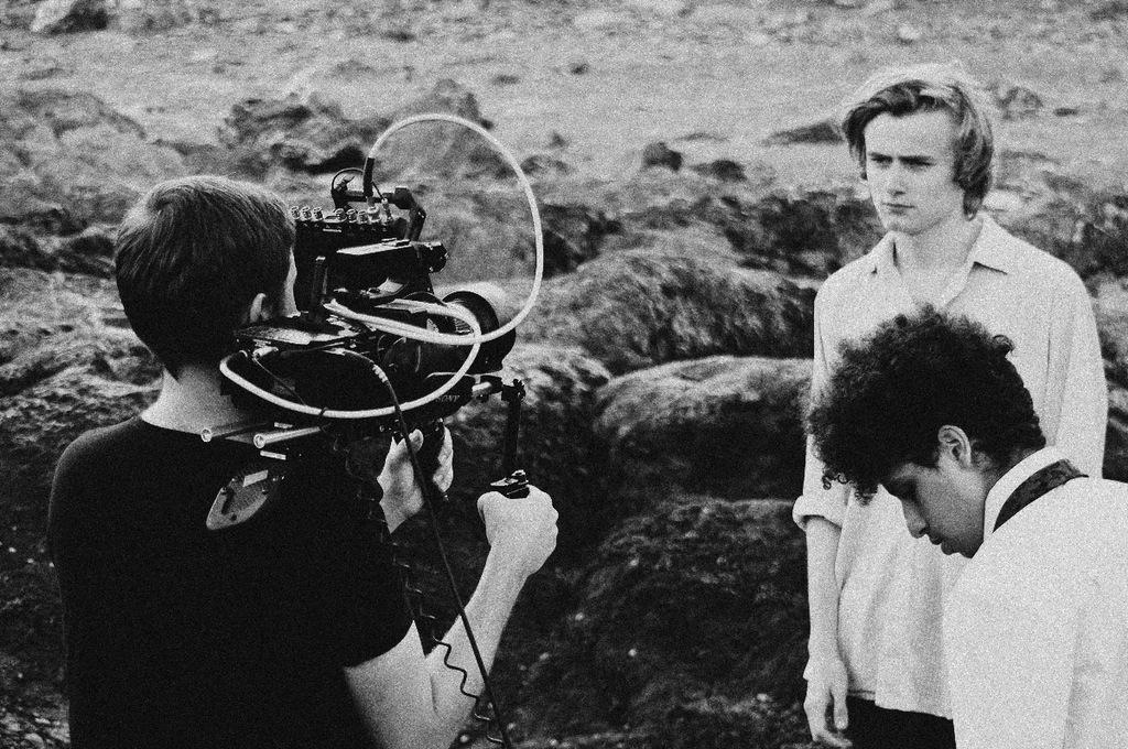 Bloody hell.. I remember the times me and my mates would make those silly little films.. Goodness.