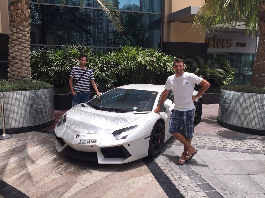 barral23's tweet photo. Parece que no voy a ir andando por Abu Dhabi!! http://t.co/fd40pTzaar