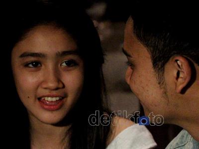 detikcom's tweet photo. Ayah Febby 'Blink' Meninggal Dunia, Derby Romero Melayat http://t.co/r6flW2lbBp via @detikhot http://t.co/m8BQlLLwJe