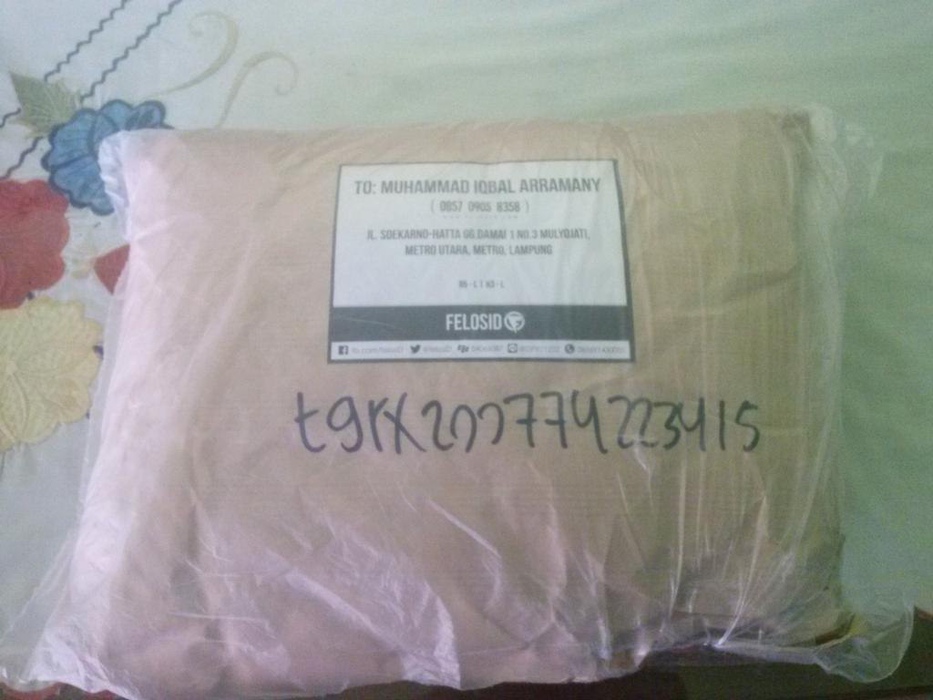 _maknani's tweet photo. @felosID paket sampai dengan berkah nya. http://t.co/pgvUeipUc5