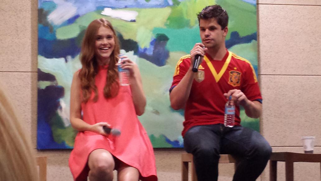 marthawinches's tweet photo. #WolfMoonCon http://t.co/ZwdiWzXhuF