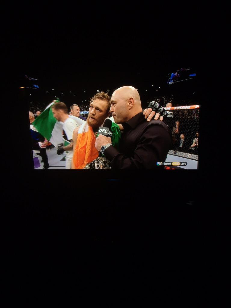 starryboy14's tweet photo. Well worth the early rise . Proud to be Irish. Had to fight on his back . Showed class in victory too👊💪🙌🍀 #McGregor http://t.co/aFrv4ORQaW