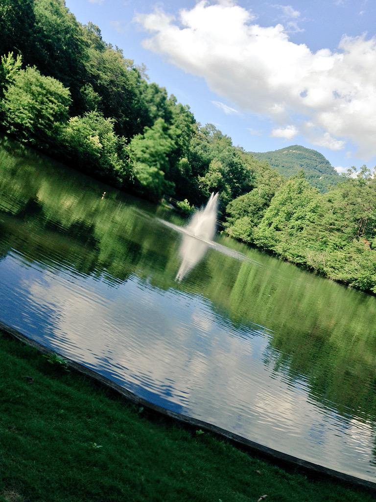 SassyHeelsGirls's tweet photo. Lake Lure is beautiful 😍 #AccidentalPic #perfectthough http://t.co/PjiFvLwetc