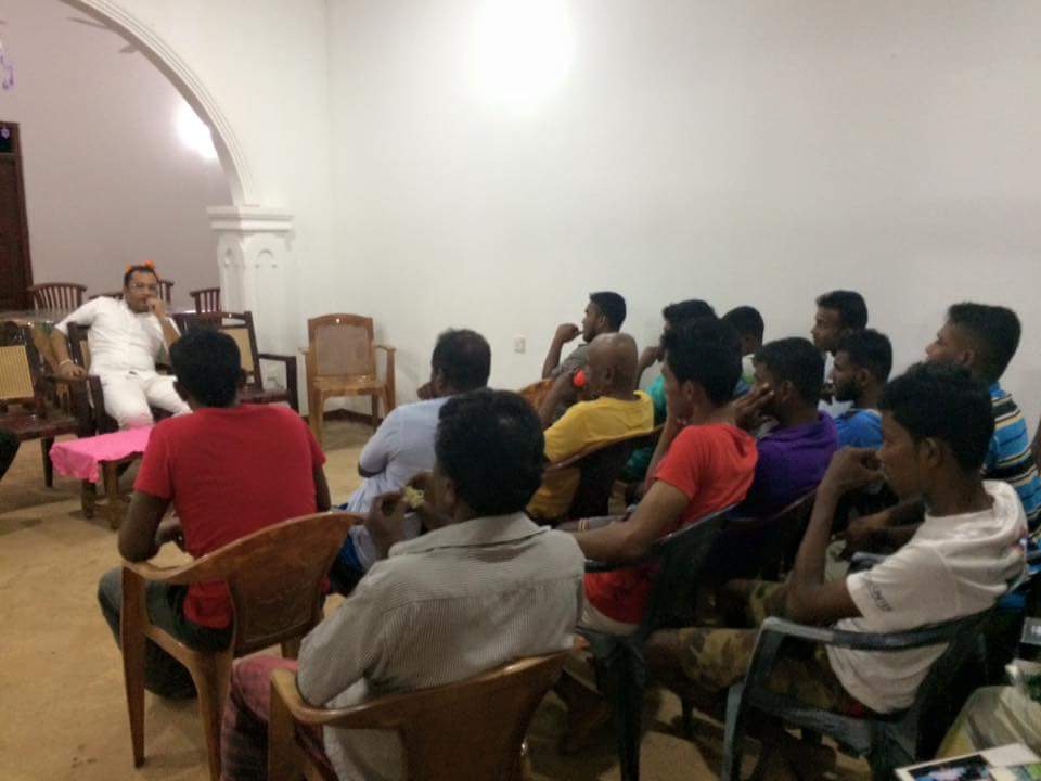 PasandaYapa's tweet photo. තිහගොඩ මැතිවරණ බල ප්රදේශ වල ශ්රී ලංකා නිදහස් පාක්ෂිකයන් හමුවීම හා රැස්වීම් මාලාව #GeneralElection15 #LakshmanYapa http://t.co/T0wPOHbLej
