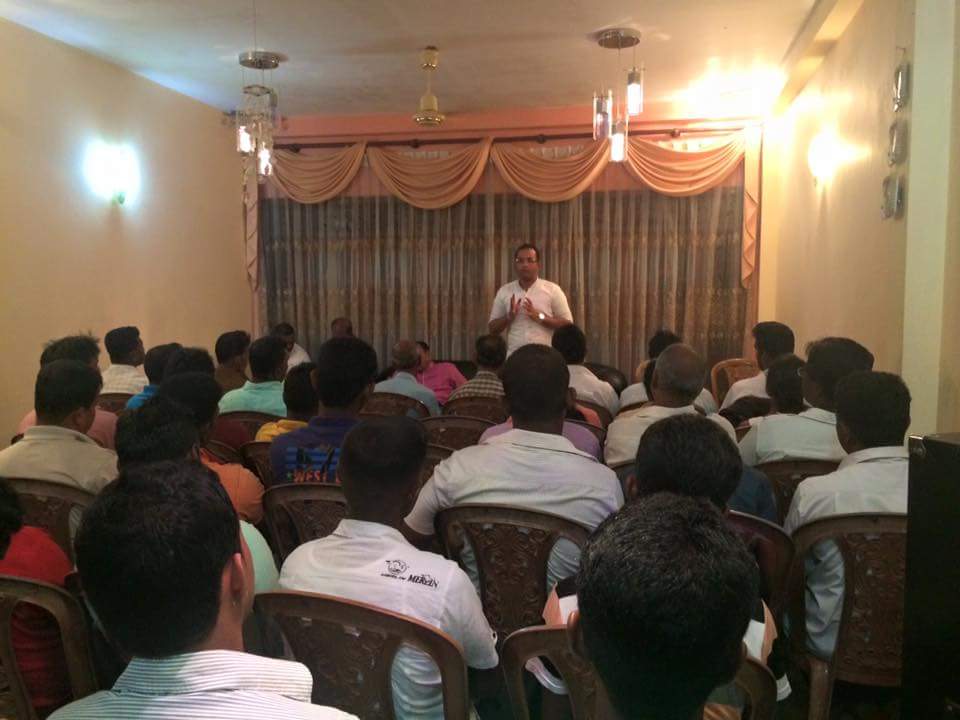 PasandaYapa's tweet photo. තිහගොඩ මැතිවරණ බල ප්රදේශ වල ශ්රී ලංකා නිදහස් පාක්ෂිකයන් හමුවීම හා රැස්වීම් මාලාව #GeneralElection15 #LakshmanYapa http://t.co/T0wPOHbLej