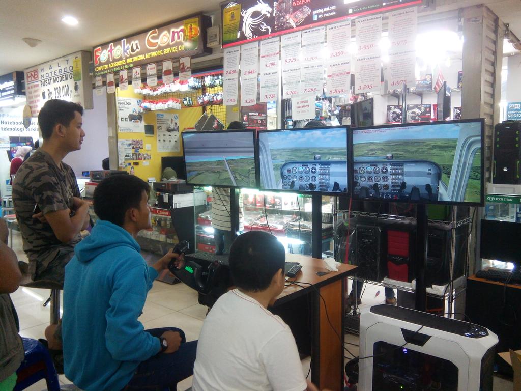 Rebertayasint's tweet photo. yuk belajar menerbangkan pesawat ke @bekasicyberpark ke lt.1 blok A1 no19 Abee Procom.cuman hari ini sampai jam 14.00 http://t.co/WevCj99rcF