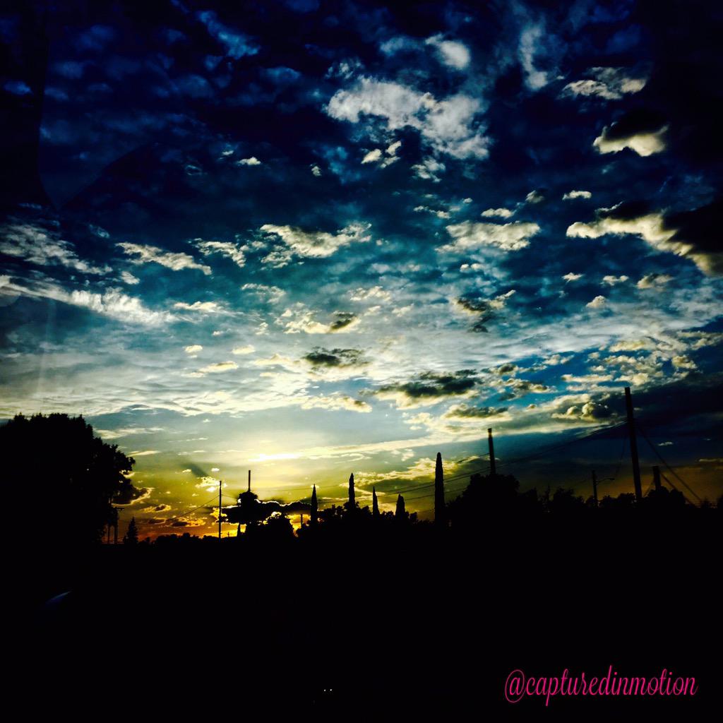 captinmotion's tweet photo. Sunset ☀️🌙🌠 http://t.co/svmwJCIJmB