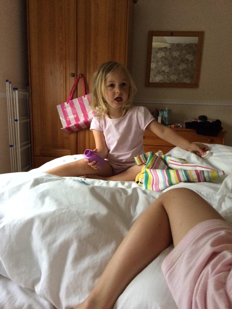 atab93's tweet photo. Can't cope with these early mornings 😖😴 I need a lie in..... http://t.co/kn75ONj3xS