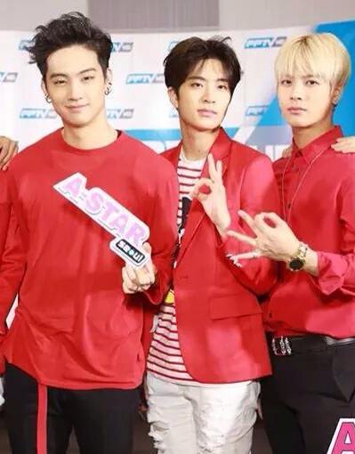 hiperging's tweet photo. สิ่งที่คนอื่นเห็นกับสิ่งที่เราเห็น #2jae #jack2jae http://t.co/MwmeCsLJhE