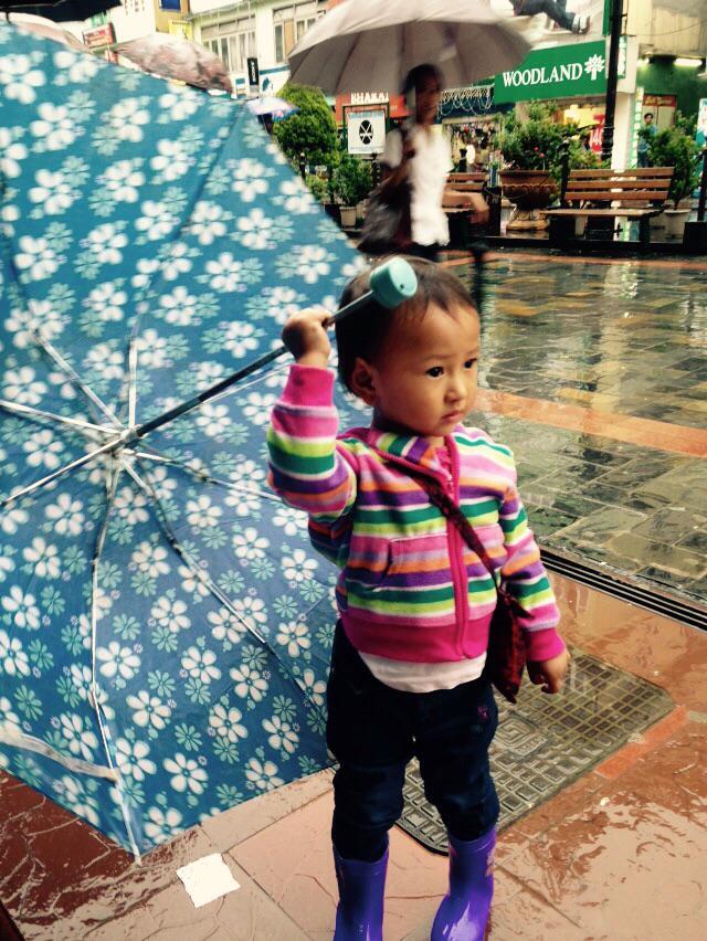 ReachoutF's tweet photo. No umbrellas please! I love the rains #monsoon #gangtok by @jashodachettri http://t.co/M3ADsSfztO
