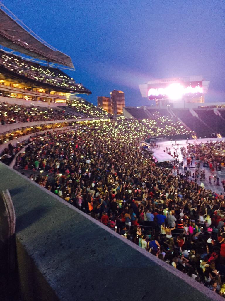 imsocam18's tweet photo. @ddlovato Demi Lovato's concert was outstanding!!!! http://t.co/By60f92IS1
