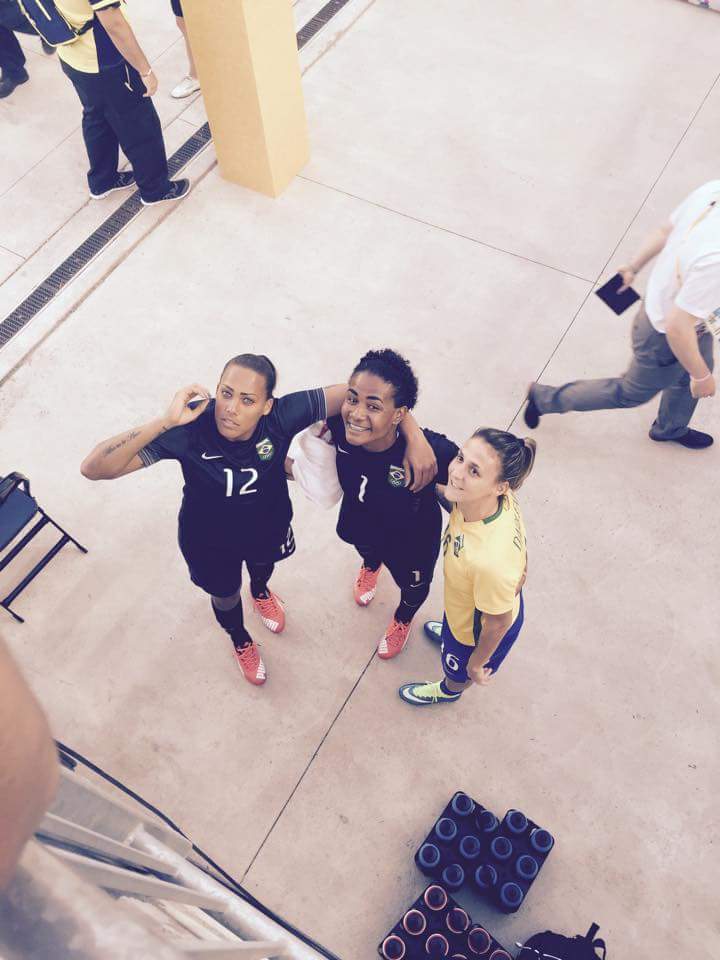 tanniiaaa's tweet photo. Full fan experience!Thank you for the photo ladies&amp;ThankYou PanAm!Great game! @TO2015 @MissiNewsRoom @CityNews @CP24 http://t.co/MnHd0h8bdD