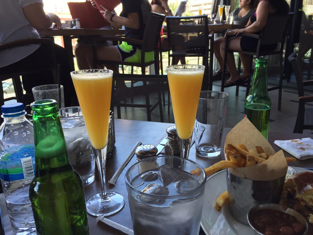 n_a_edwards's tweet photo. Free mimosa #lasvegas #firstworkdproblems http://t.co/yld2q0K4i7