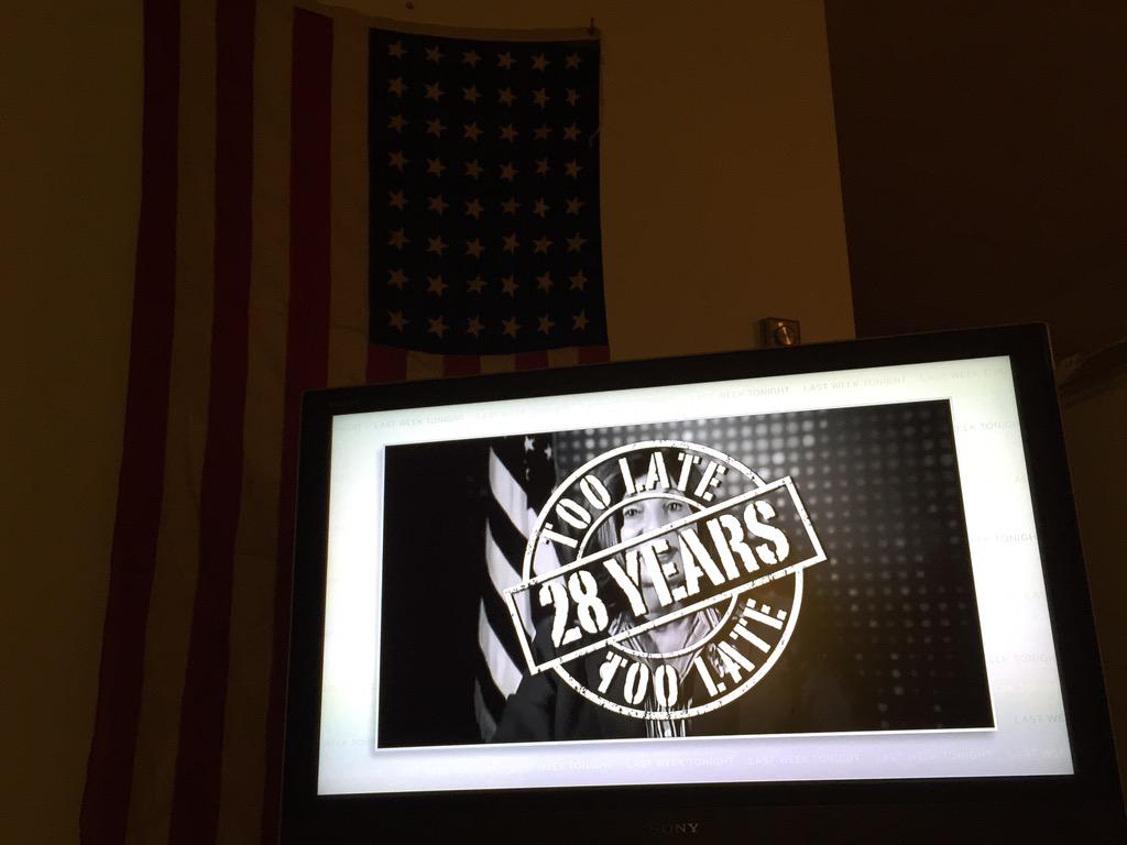 APPLESToNEPiX's tweet image. &amp;lt;#Jul14 #LastWeekLastYear&amp;lt;🐍&amp;gt;
Great visual quickly conveying the
#EssentialElement in the comedy
of this #LWTsegment 📆