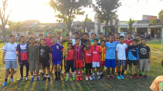 bintangalam11's tweet photo. Pembinaan sepak bola bintara11 bintang alam http://t.co/pMmhpQ4K8g