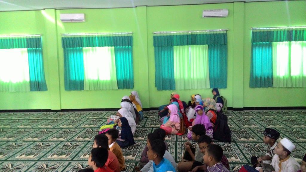 penjaga_quran2's tweet photo. Acara hari ini weekend with quran. @GKCilacap http://t.co/yF4WaGQJ9I