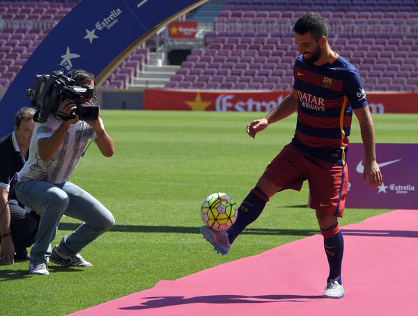 andre_55046's tweet photo. Arda turan resmi transfer ke barca. http://t.co/w2FoJT07Op