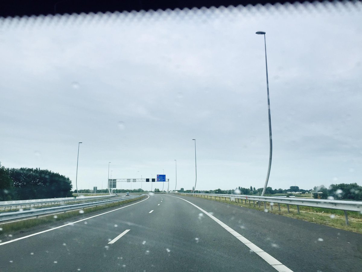 Verzamelen bij sloterdijk. En op naar zeeland voor 1e deel finalepoule #eredivisie #beachsoccer (regen?)