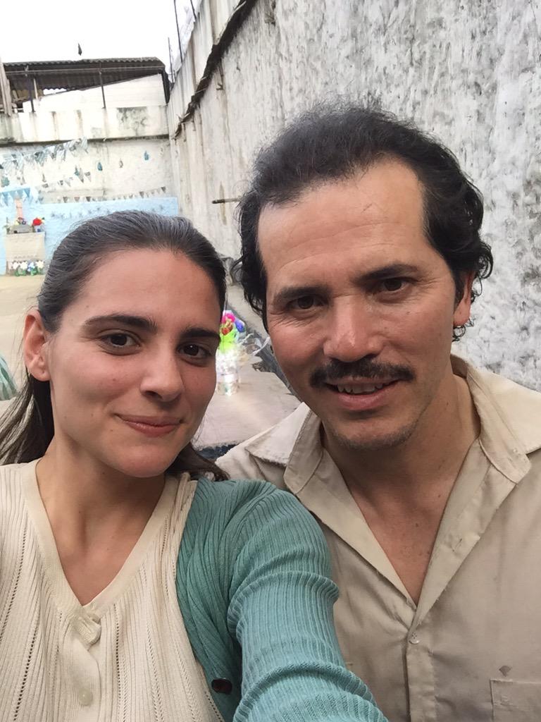 Vanessachaplot's tweet photo. Terminando día de rodaje #PERROS con el mejor de los mejores!!! @JohnLeguizamo un honor verte en acción... http://t.co/9PeL8wWHVV