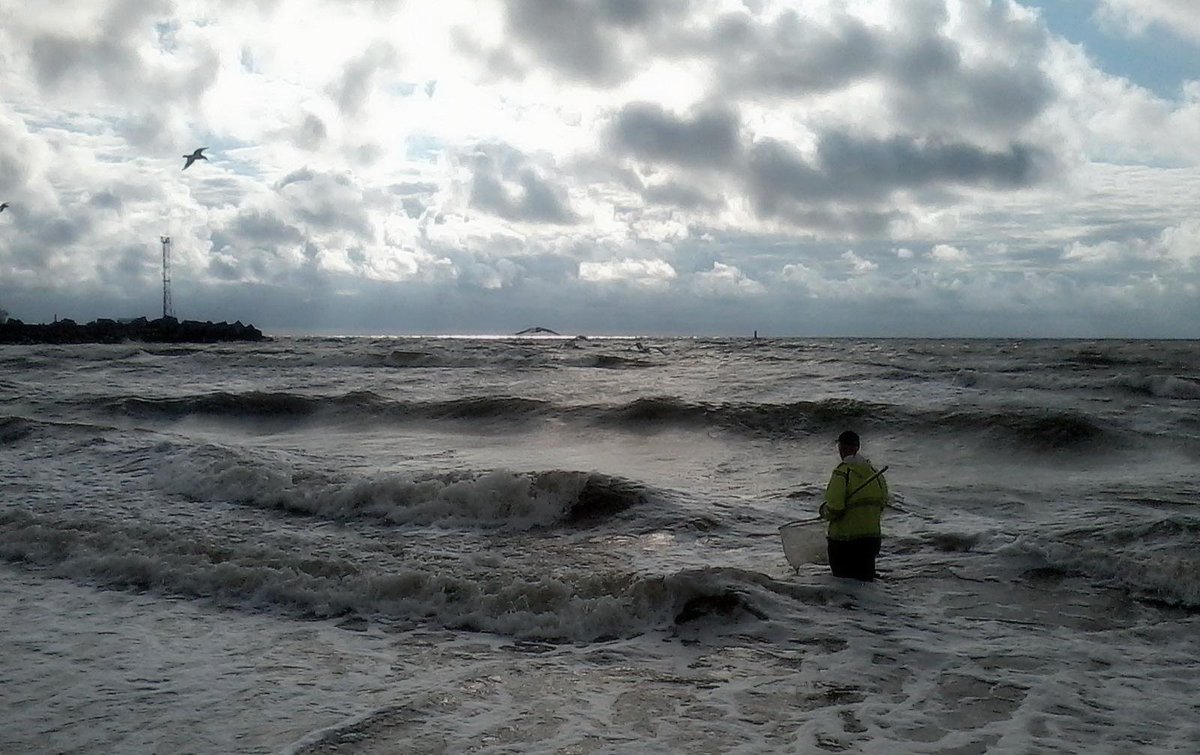 LatArturs's tweet photo. Optimisti. Dzintara zvejnieki. No malas izskatās pēc talkas :) #hobijs #Klaipeda #Lietuva http://t.co/aQr4yztZwZ