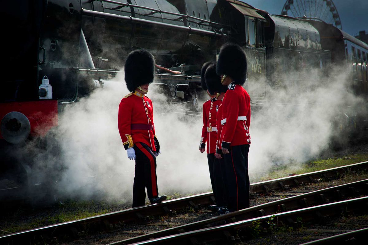 ForcesNews's tweet image. POTD: @BritishArmy soldiers of the Scots Guards are pictured standing beside the Scots Guardsman steam train