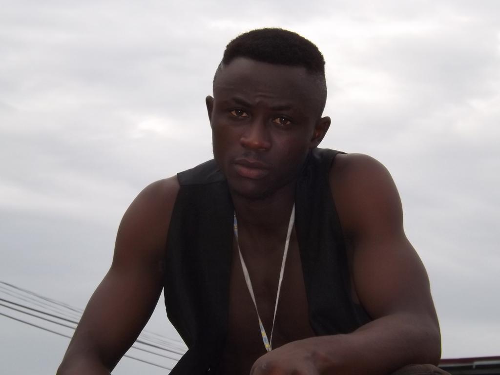ghdragb's tweet photo. Always Contrating..
So me don tink abt Falling!!!
We taking Muzyq to Highest Point...
Gh Stand Up_!!! http://t.co/X0S6UI8pCm
