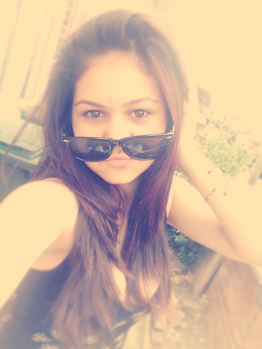 CCriy's tweet photo. Bună Dimineața valoare❤️❤️❤️O poza recenta cu tine?😍😍🙈🙈 - Neața 😘 http://t.co/bpDHHWwTyN http://t.co/fVONrweV6W