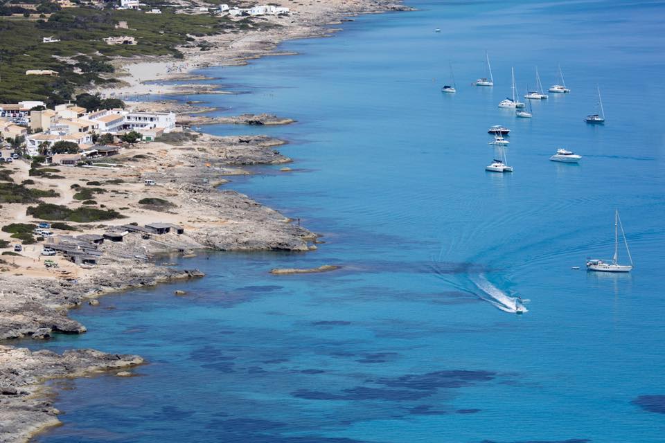 "<a href="/Es_Calo/">Apartamentos Es Calo</a>: Es Caló, el rincón perfecto de #Formentera 
facebook.com/apartamentoses… "