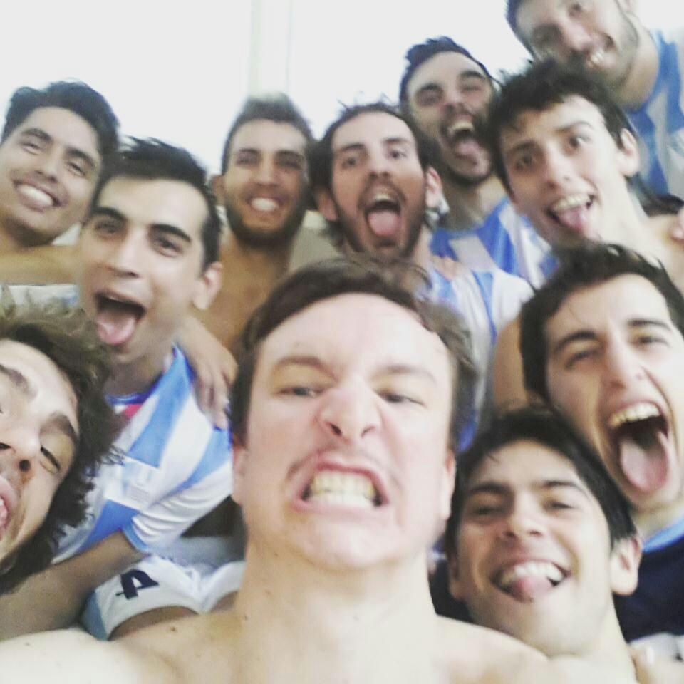 YammiSegovia's tweet photo. Y si, festejalo como quieras! Campañón de la selección universitaria d #Voley en #Gwangju2015 https://t.co/H5DLTI06Sy http://t.co/mSDqpReUfp