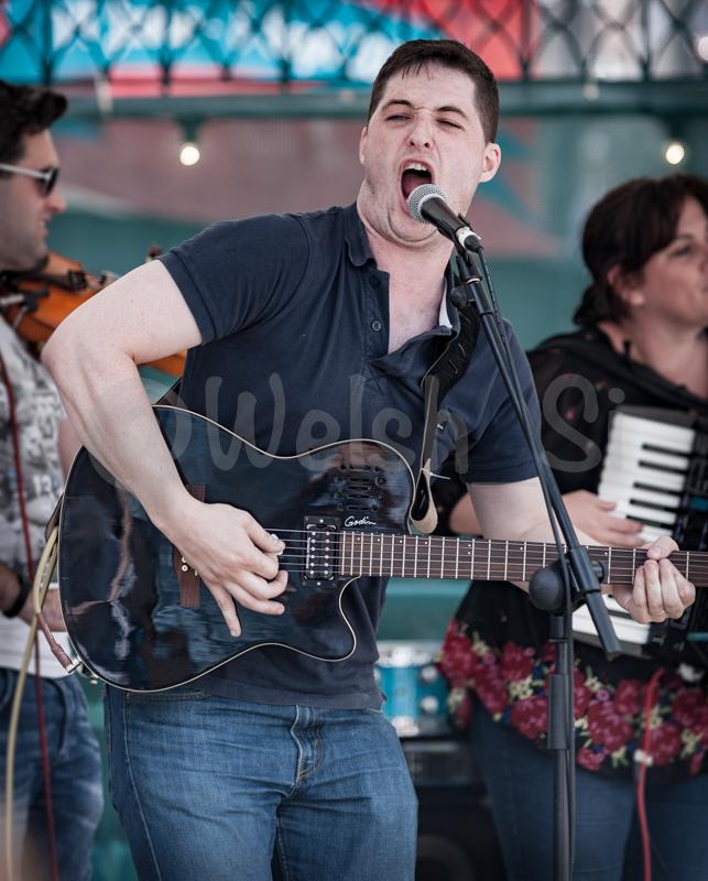Really enjoyed listening to these guys yesterday in Cardiff Bay <a href="/TheSpuds/">Peel Your Own Spuds</a>
