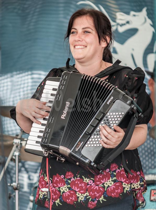 Really enjoyed listening to these guys yesterday in Cardiff Bay <a href="/TheSpuds/">Peel Your Own Spuds</a>
