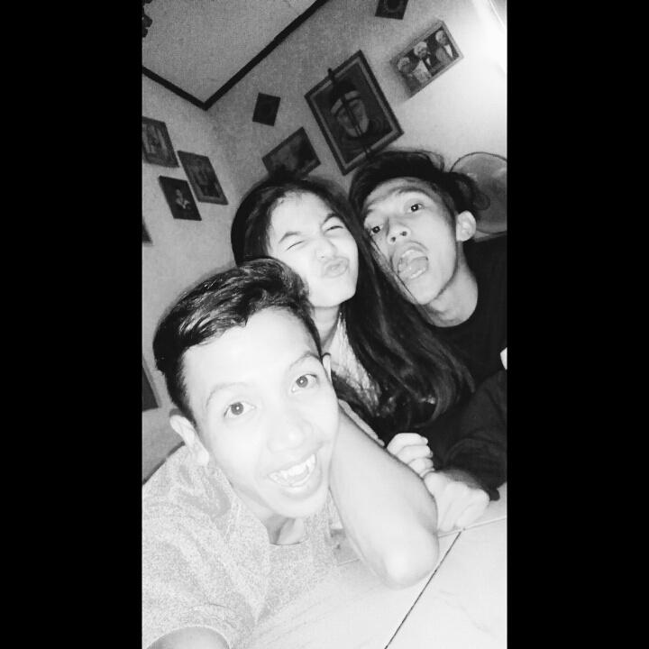 devihervianti's tweet photo. 💏💑 http://t.co/QD7Y6M116K