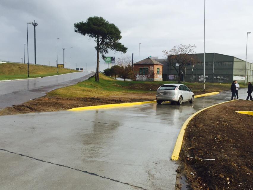 PabloBruera's tweet photo. Esta obra que fue votada por presupuesto participativo #Tolosa permite mejorar el tránsito en la zona http://t.co/SxdnRqZ6Gc