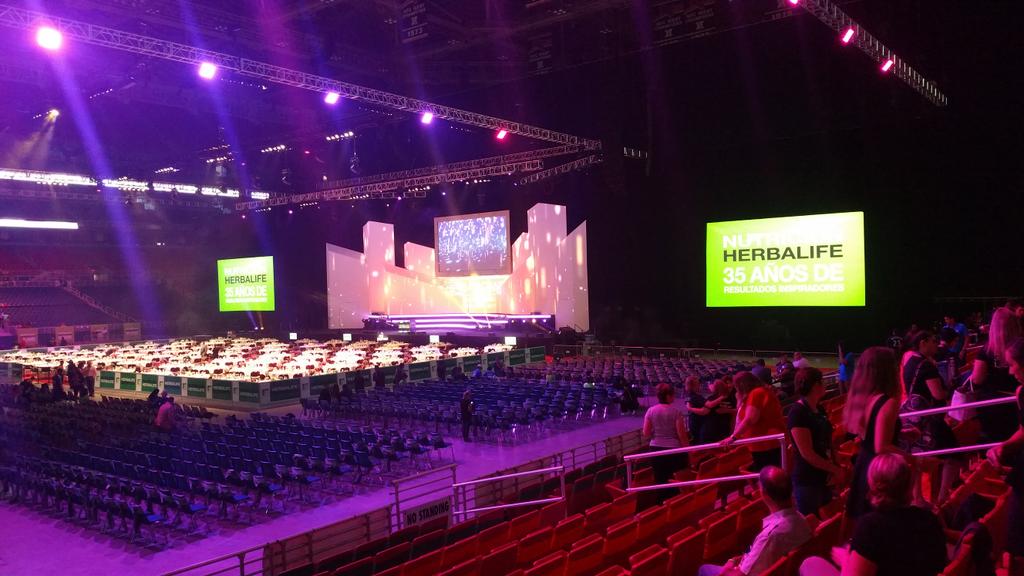 MILFITUSA's tweet photo. Herbalife Extravaganza StLouis day 3! Change your mind;change your life #change #love #greatness #extravaganza2015 http://t.co/vZTgQI2elO