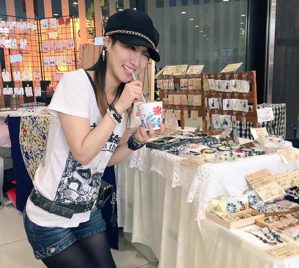 うさっき 兎紗葵 暑かったけど 皆さん何処かへお出掛けしたのかな フリマは出店者さんもお客さんも少なかったです 今日はいつもと少し違うディスプレイの仕方でした スノコで作ったディスプレイが効果あったのか ちびたんストラップが人気でした