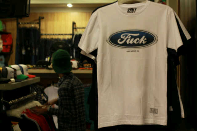 Selamat sore yuk mampir ke <a href="/onewaystores/">ONEWAY</a> jangan lupa beli merchandise kita. See ya guys ☺