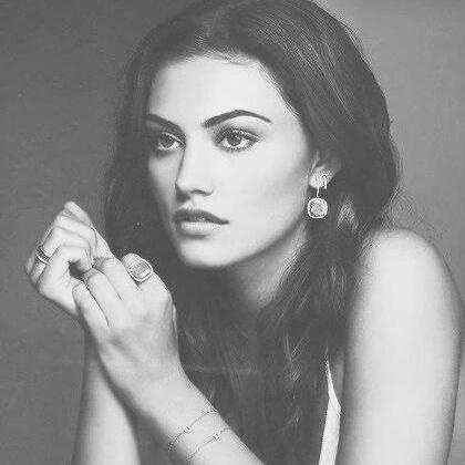 Happy birthday to one amazing actress (TO , TVD , H2O) Phoebe Tonkin 