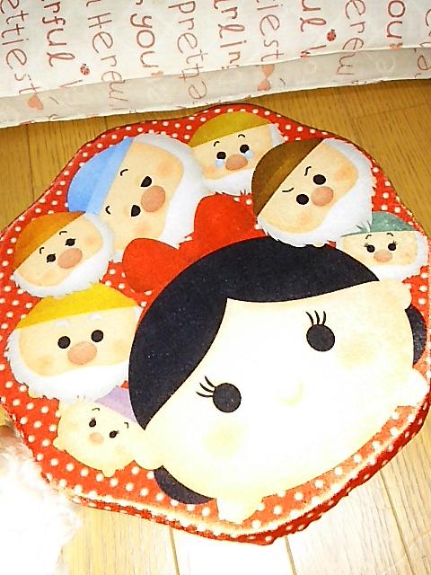 「セブンで当たった白雪姫マット(^P^≡^P^)かわゆい(^P^≡^P^)」|ふじい葛西🍅嵩崎ナツハのイラスト