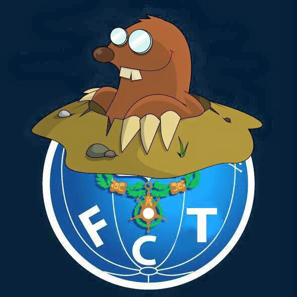 topo_casillas's tweet photo. Nuevo escudo del Oporto topo @CasillasWorld http://t.co/NWiPjX8EXP