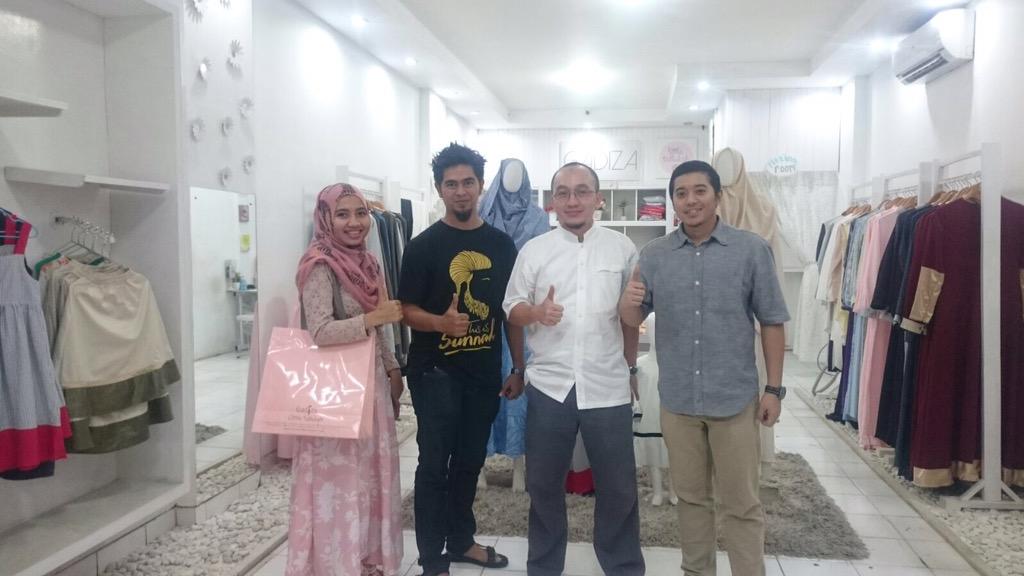 IndraKuusuma's tweet photo. Keluarga besar Ecamp96 @sitisukiar @3108iwanda @AbiDyLu, keren sharing bisnis nya dr mas @3108iwanda ya @sitisukiar http://t.co/1Y1g2teL0F