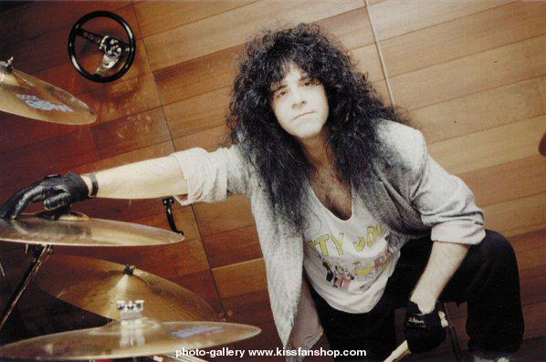 Happy birthday Eric Carr!            !   