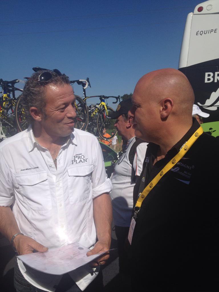 JMLanne's tweet photo. @JMLanne: #JML.CCSC #TDF2015 #CotesdArmor #MurdeBretagne, encourage ses Amis#cycliste#Chasseur de la Squadra#BSE2015 http://t.co/iaS648GkwK