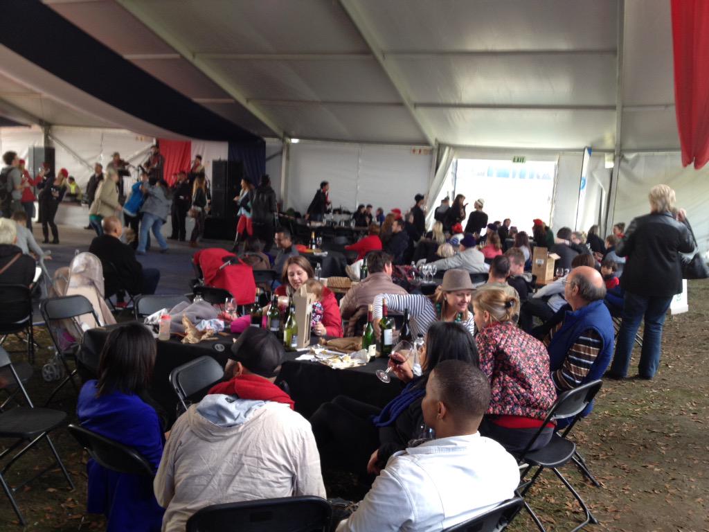 UrbanGoat_SA's tweet image. Showcasing Live @letour and @Wimbledon at @Franschhoek_SA #BastilleFestival #MobileLEDScreen